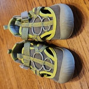OshKosh Myla Sandals Size 11M